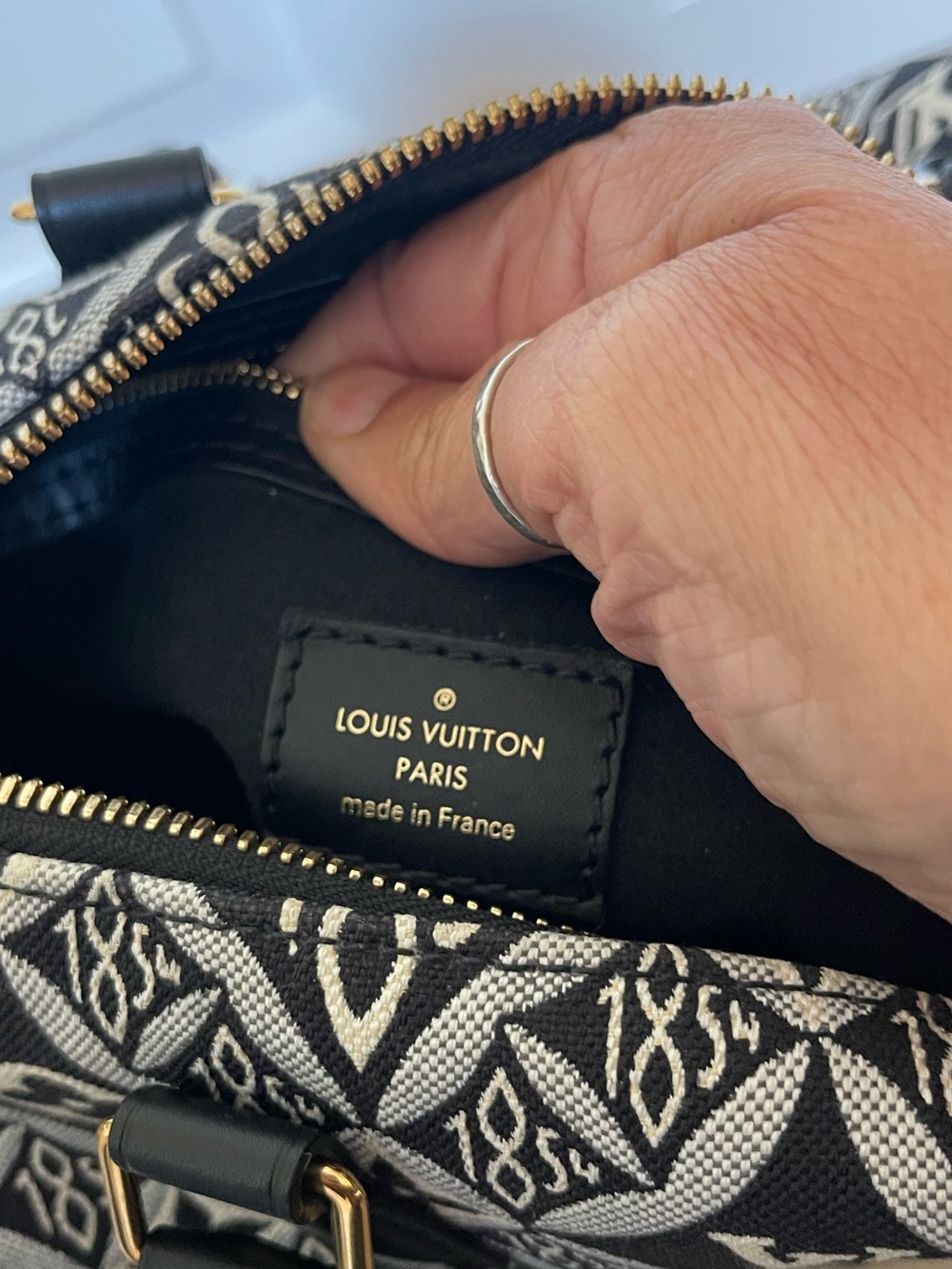 Louise Vuitton Speedy Bandouliere 25 In Noir Limited Edition Handbag - Picture 7 of 10